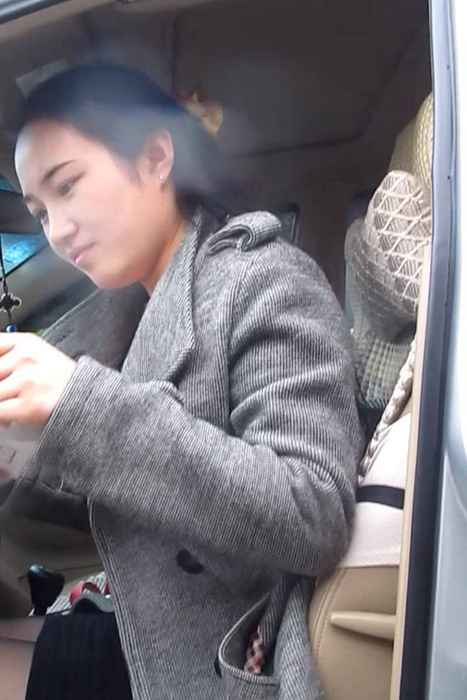 [大忽悠买丝袜街拍视频]ID0139 2012 10.25【忽悠】商场专门找清纯丝袜MM营业员送丝袜等穿几天过去回收检验丝袜质量