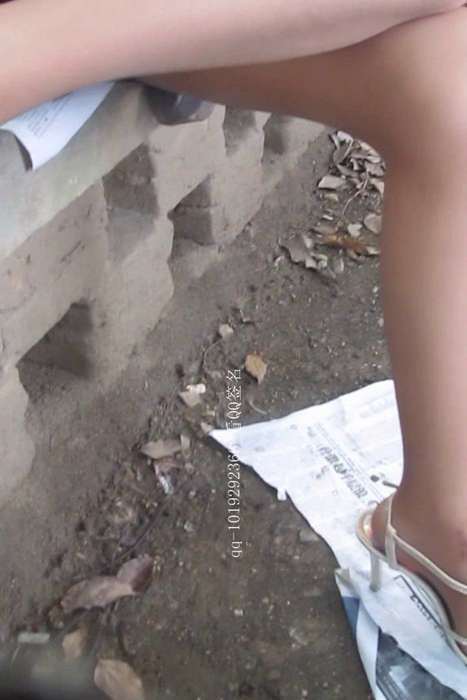 [大忽悠买丝袜街拍视频]ID0318 2012 9.2 案例51弹-续集酷似熊黛林妖艳美女批黑纱户外诱惑中年大叔
