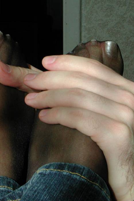 [feetweek性感高跟丝足诱惑]ID0006 2002 Female feet in male hands
