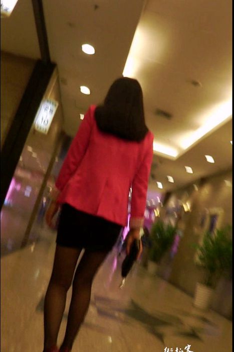 [街拍客视频]jx0283 包臀黑裙丝袜美腿高跟少妇