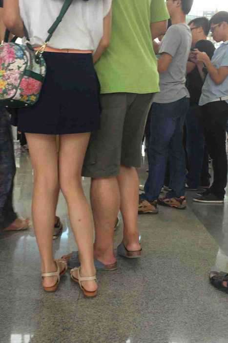 [街拍视频]00416长发短裙玉腿性感美女