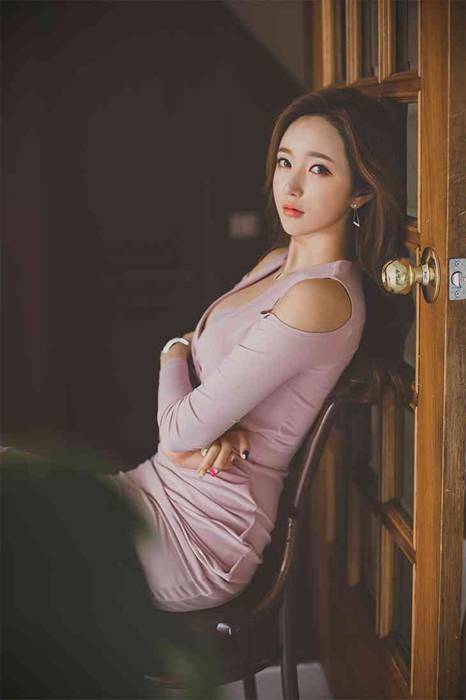 [李妍静绝美高雅气质写真]ID0043--性感提示：俏女郎内内比基尼闪亮丝袜大胆幽会